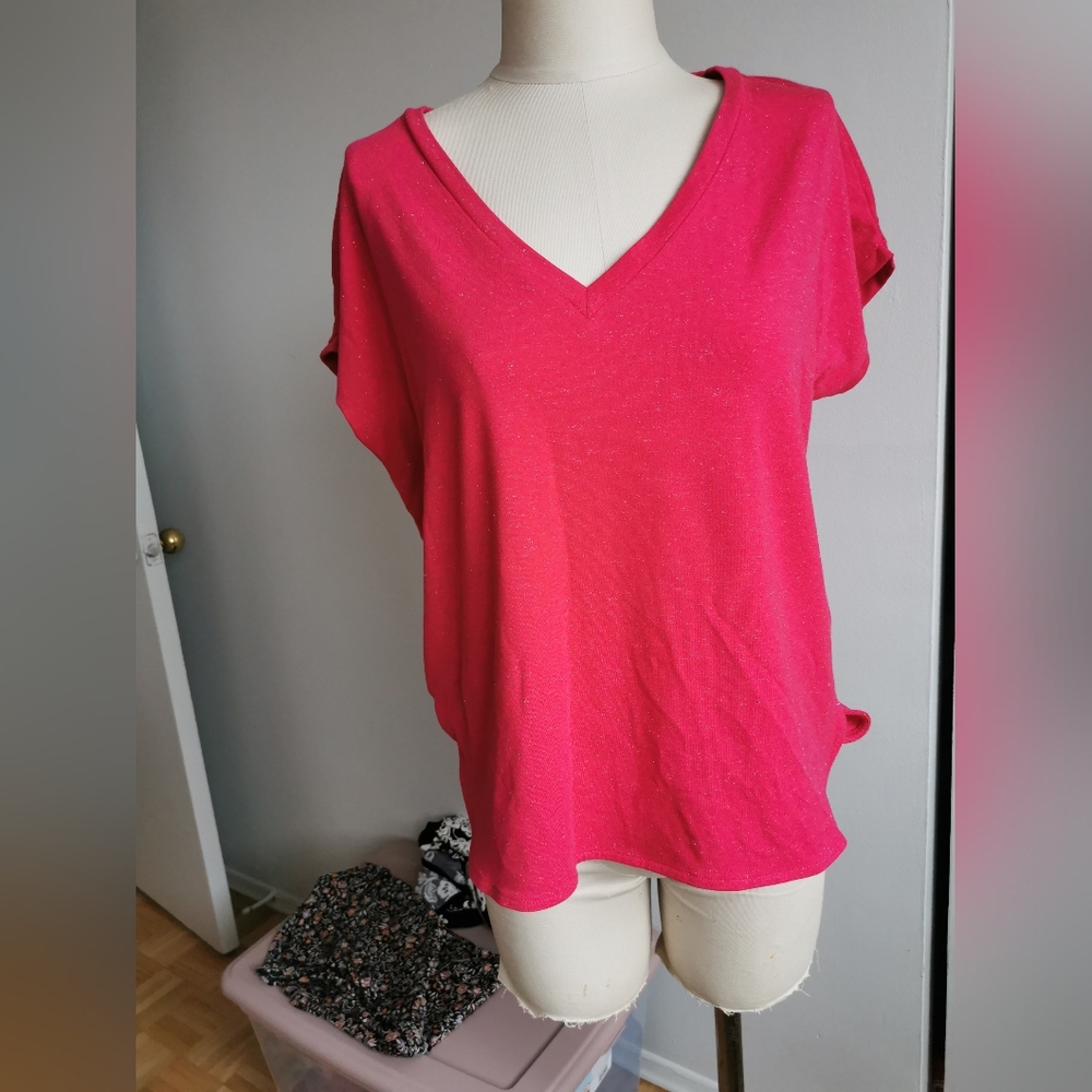 Womenโs V-Neck Short Sleeve Tee in Bright Pink
